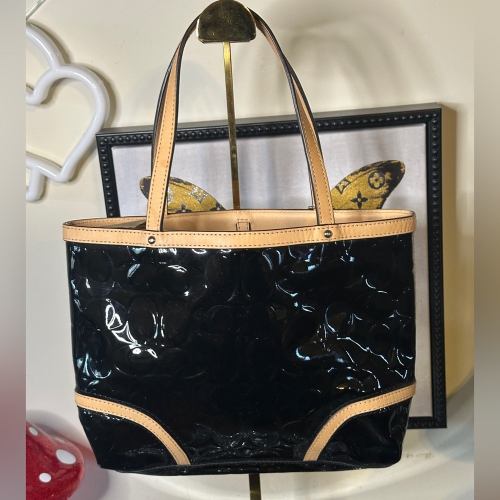 EUC Coach Peyton Embossed Patent Leather Small Tote. - Picture 2 of 8